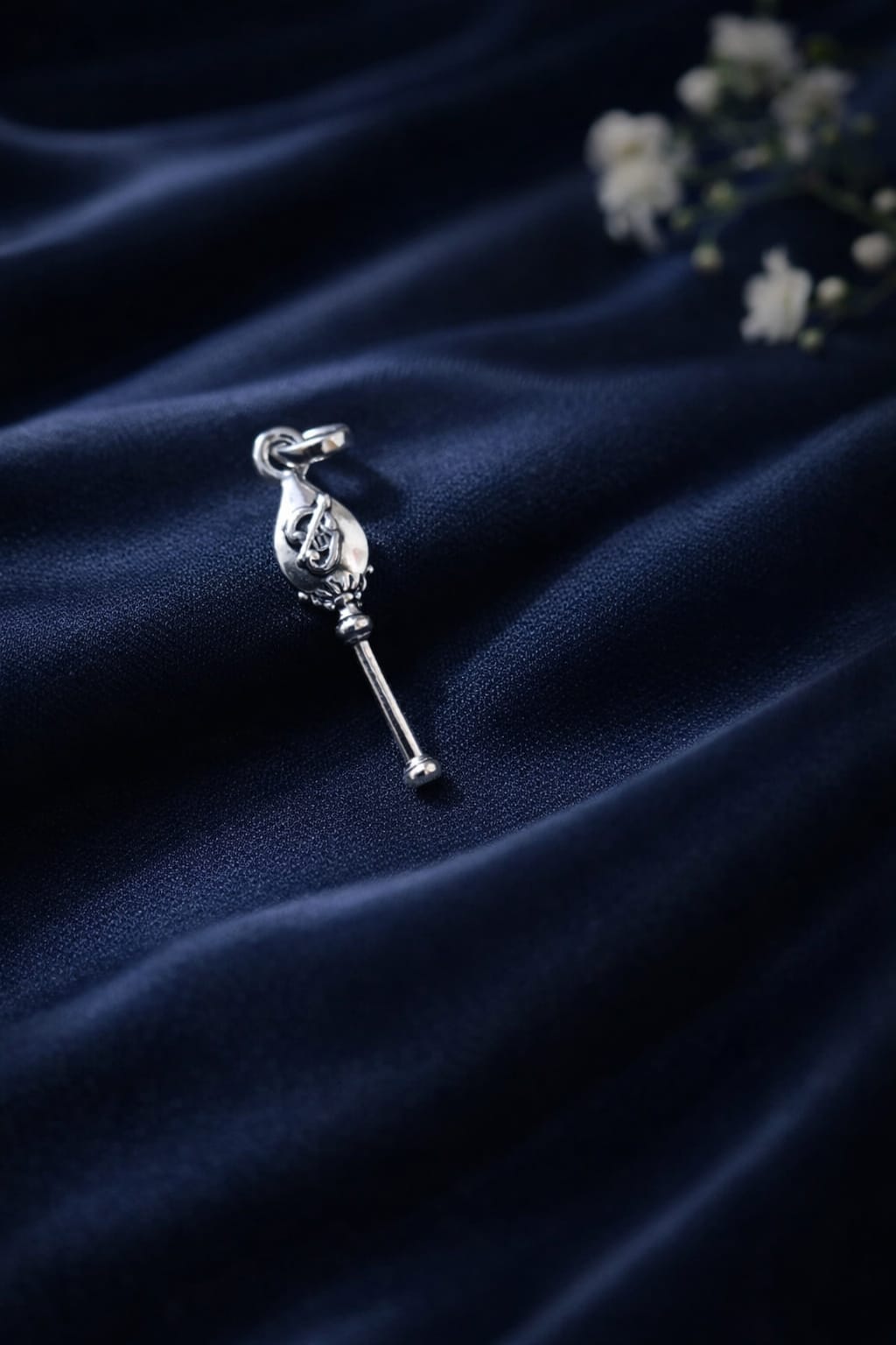 Vel pendant (without chain)