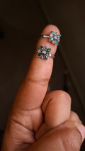 Green flower toe ring