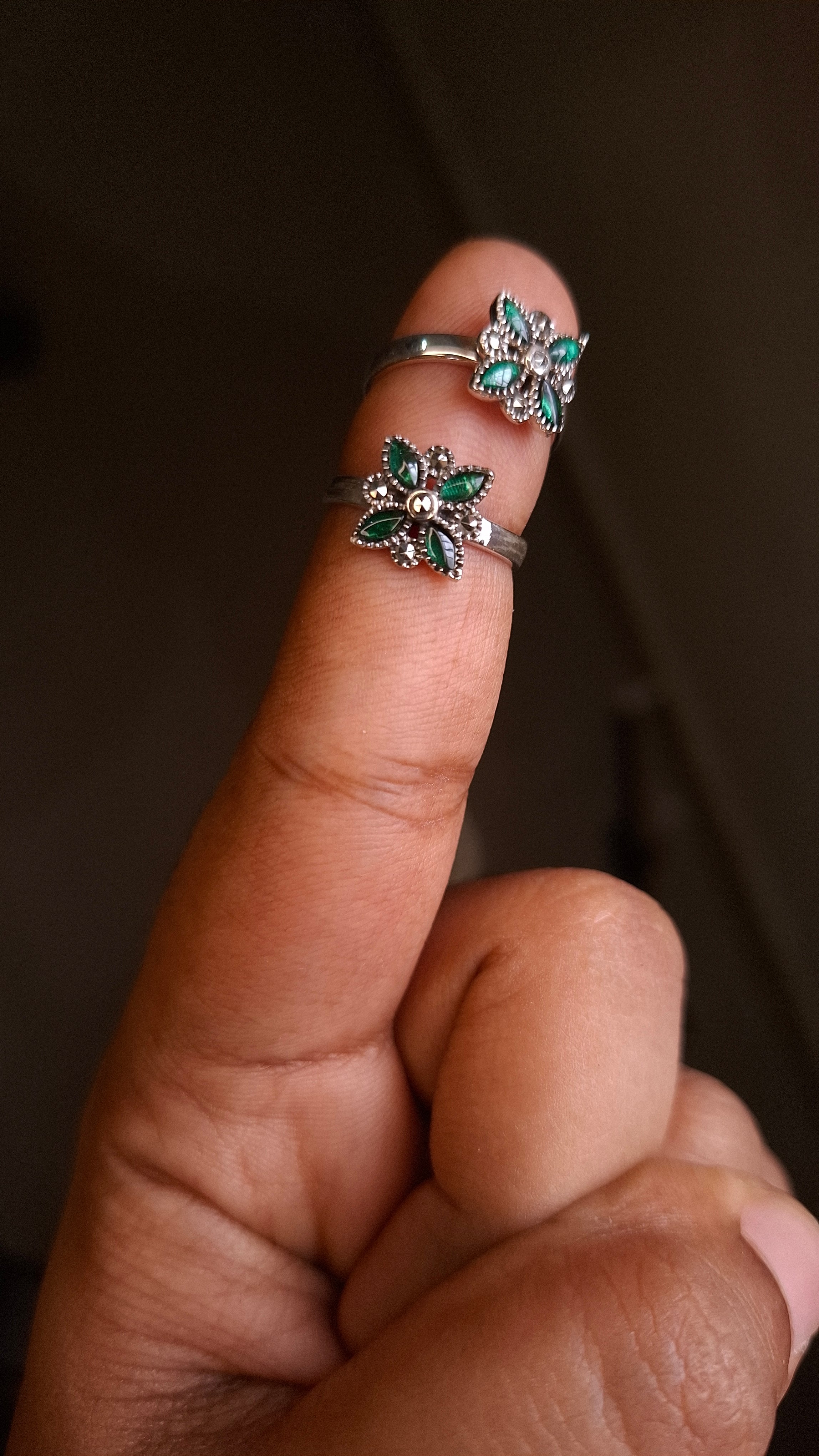 Green flower toe ring