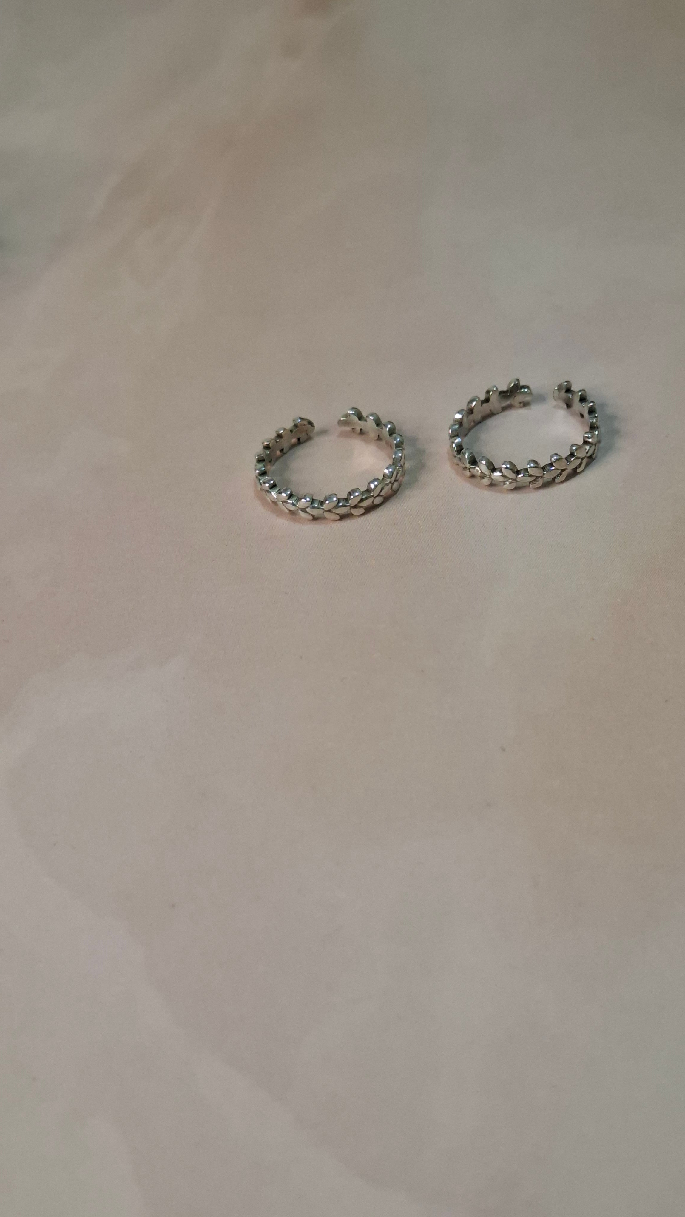 Leaf line antique toe rings