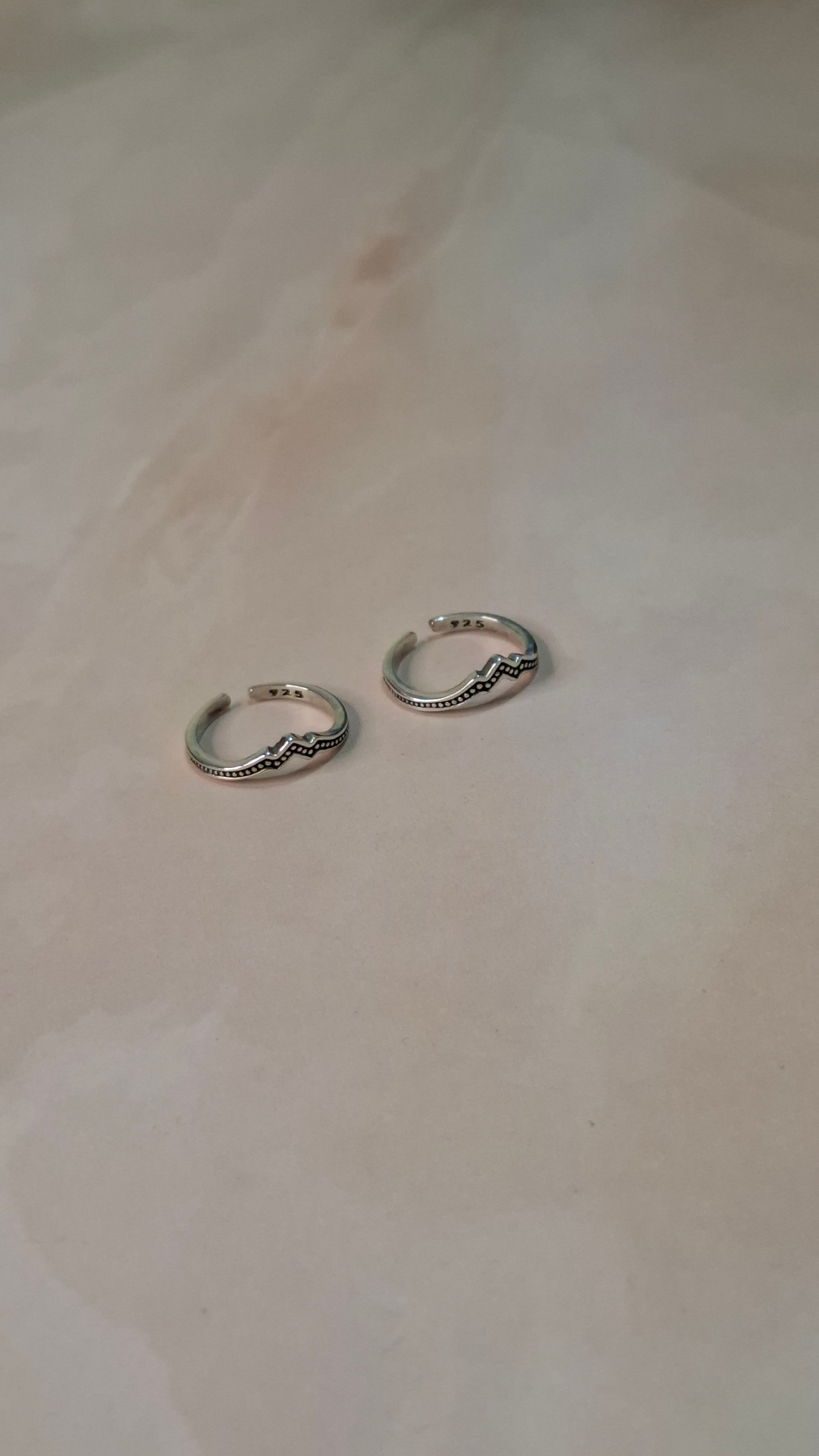 W shaped antique toe ring