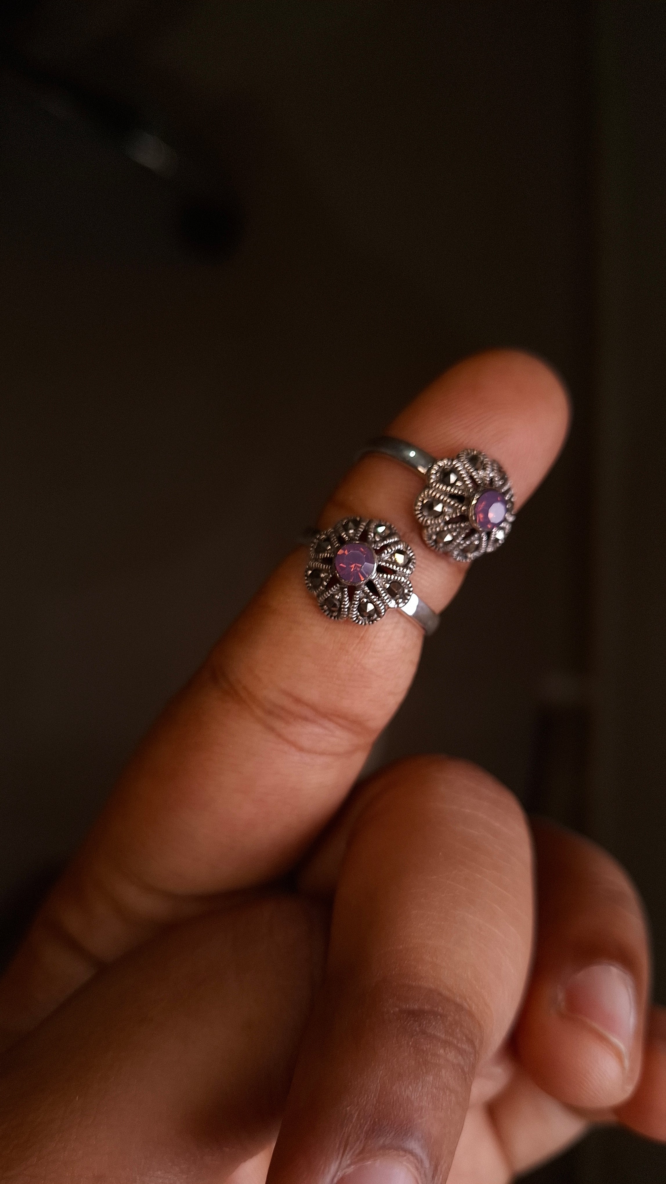 Violet flower toe ring