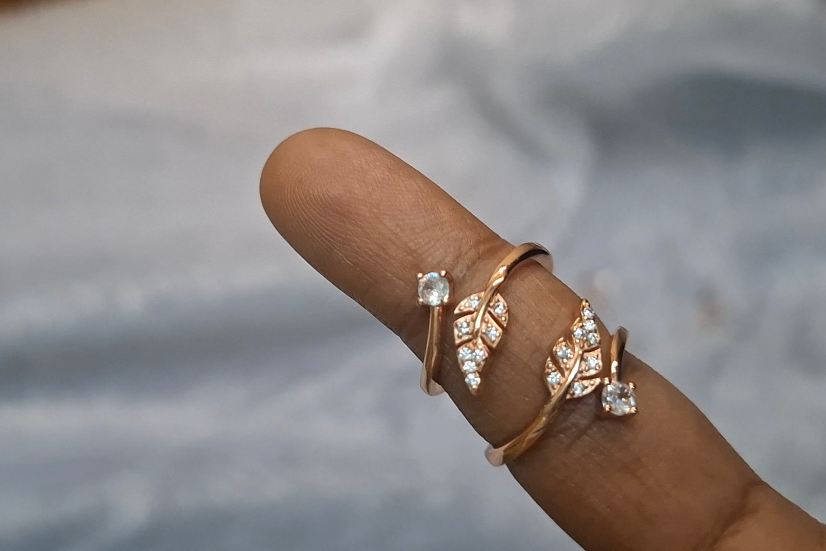 Stone and leaf toe rings